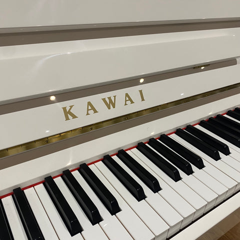 IK-2ND9880 - Pre-owned Kawai K-15 upright piano in polished white Default title